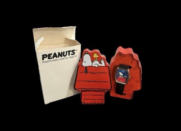 Peanuts Jewelry - VINTAGE PEANUTS SNOOPY & WOODSTOCK QUARTZ BIG BARREL WATCH